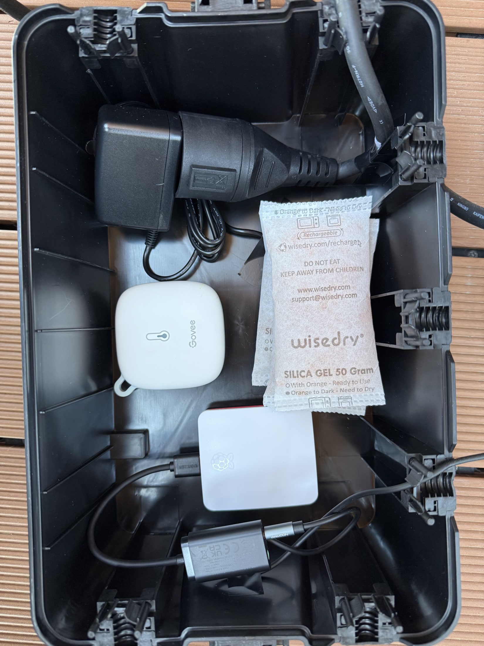 Inside the box: Raspberry Pi, Govee sensor and silica gel.